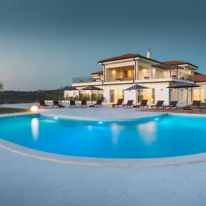 https://wine-residence-cattunar.in-istria.net