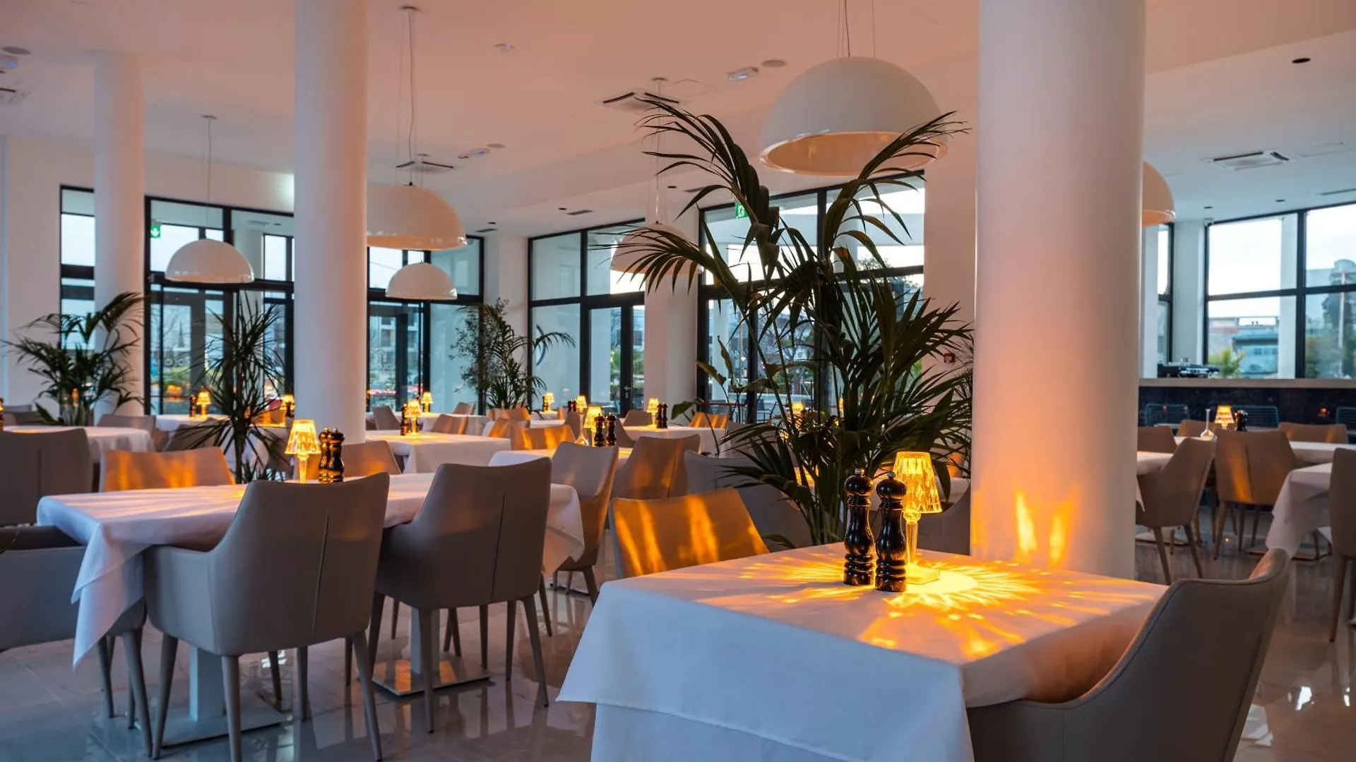 Miramare Hotel 扎达尔