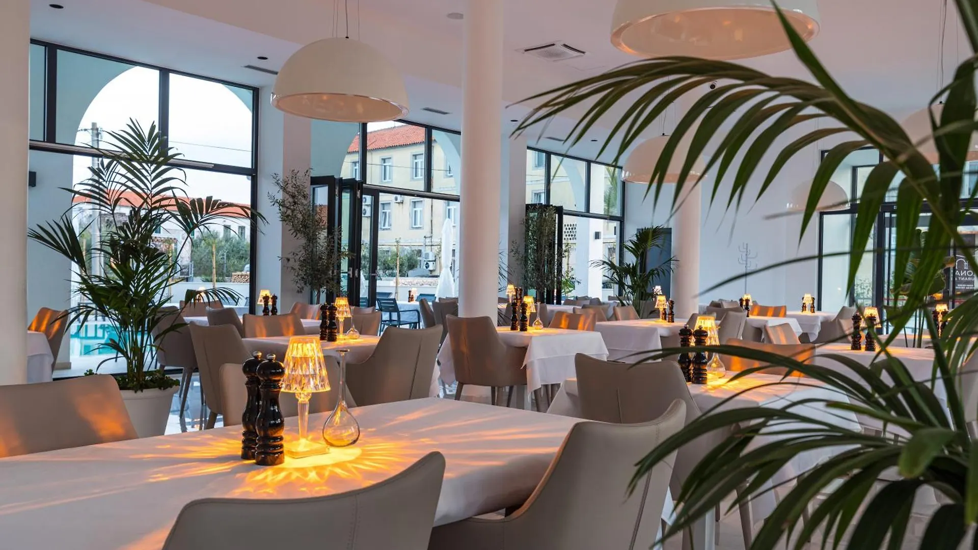 Miramare Hotel 扎达尔 4*,