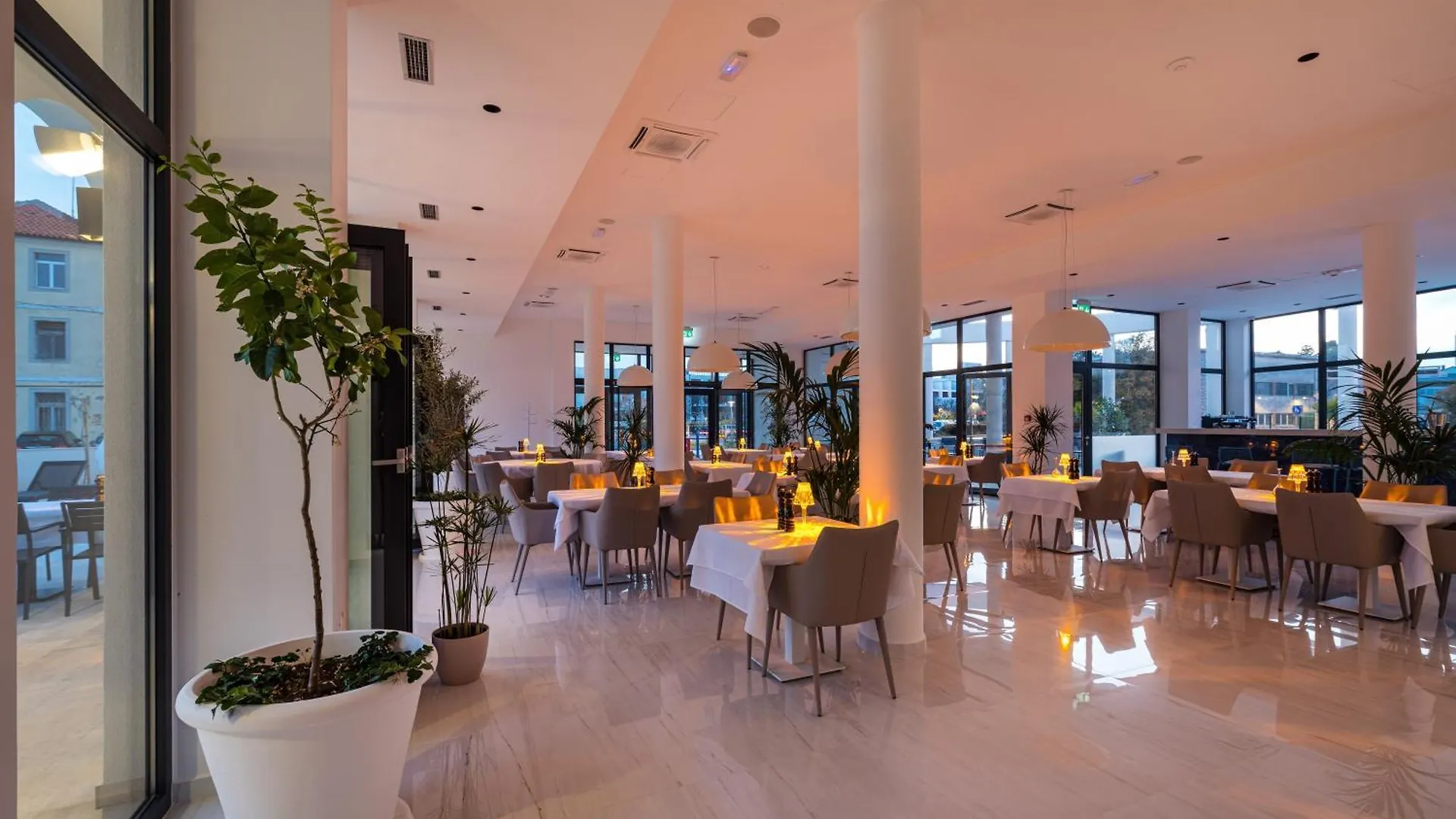 Miramare Hotel 扎达尔