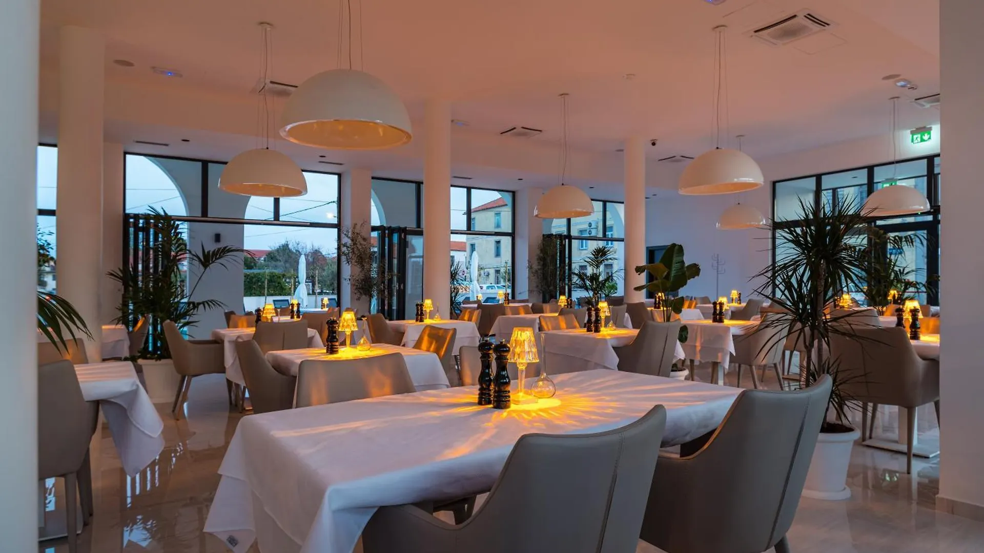 Miramare Hotel 扎达尔
